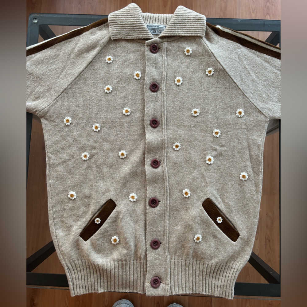 Vintage cardigan daisy embroidered collar tan